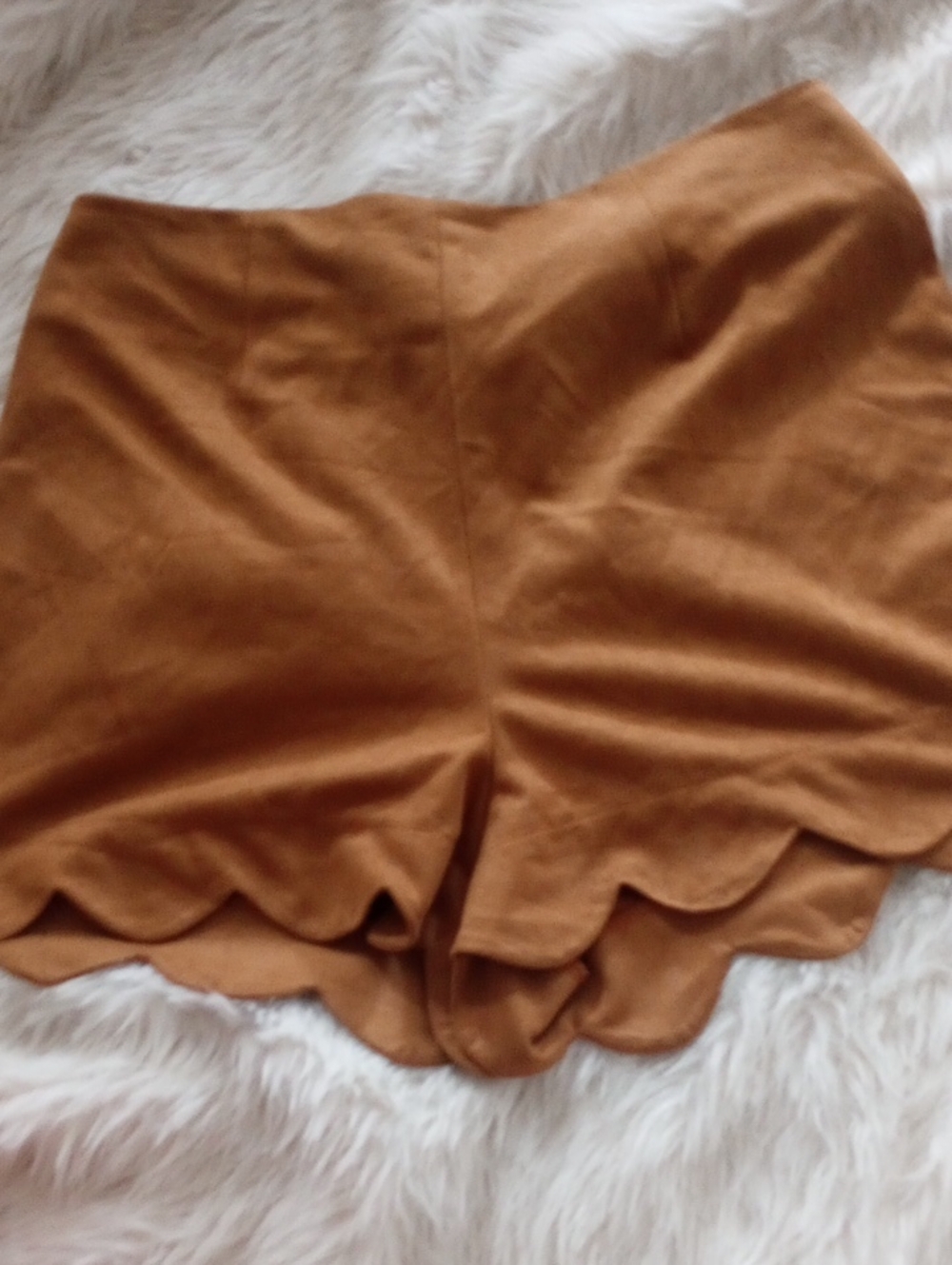 Monteau Scalloped High-Waist Shorts in Camel Brown